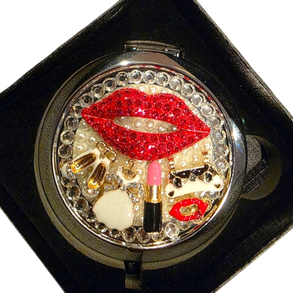 Retro Red Lips Pocket Mirror - Picture 1 of 2